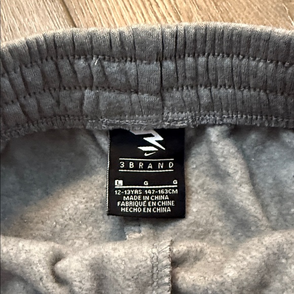 Boys Nike Shorts - Picture 2 of 4